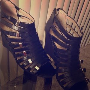 Wedge shoes